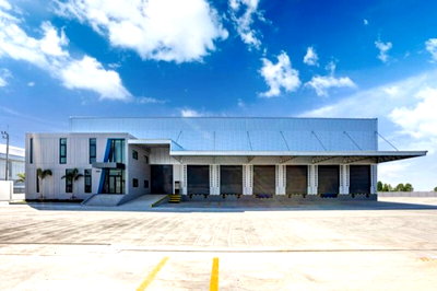 เช่าโรงงาน วิทยาลัยสารพัดช่างสมุทรปราการ ชุมชนเมืองใหม่บางพลี : บางนา-ตราดกม.23 บางเพรียง ให้เช่าโกดัง Stand Alone และคลังสินค้ายกพื้นพร้อมออฟฟิศ มี 2ยูนิตสุดท้าย ขนาด1,454และ1,804ตร.ม.ใกล้วัดลาดหวาย780ม.