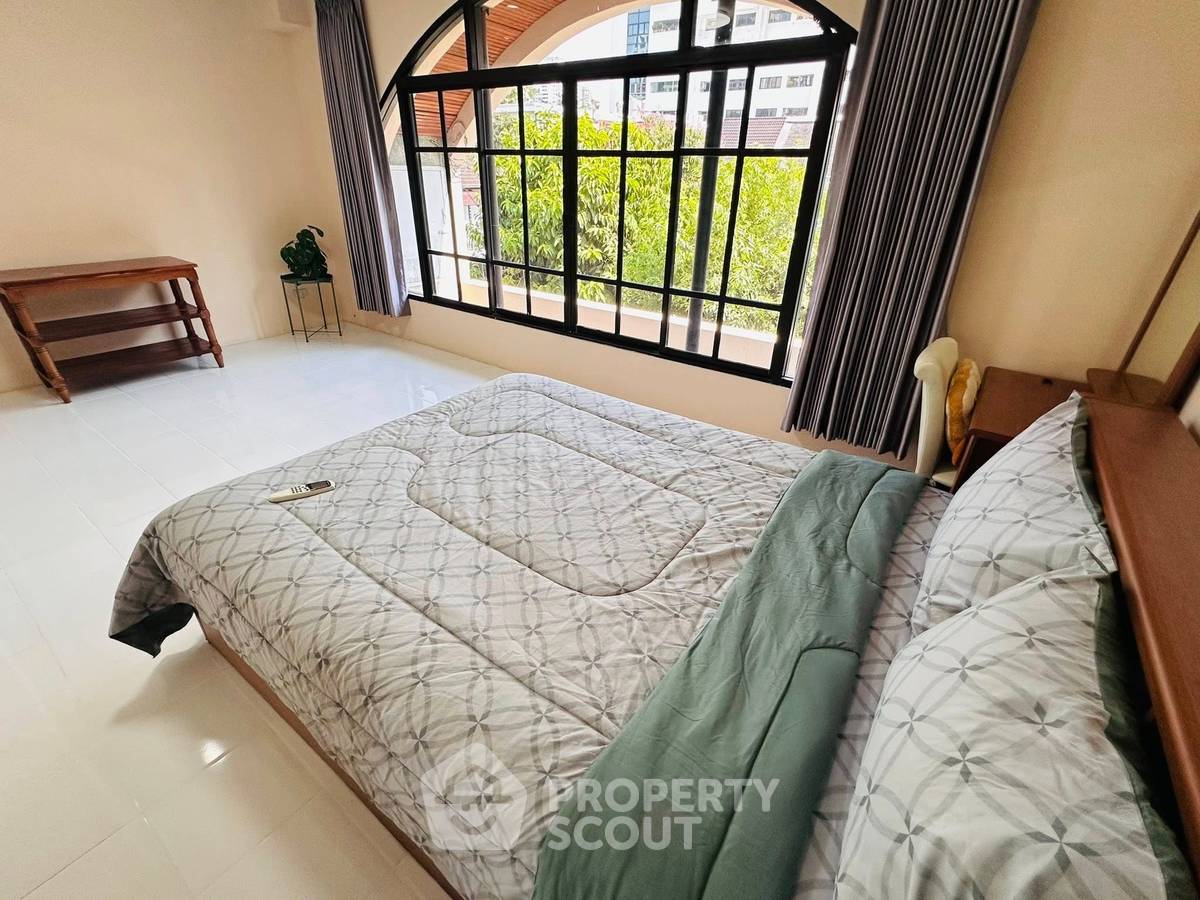 picture Pet-Friendly 4-BR Townhouse, Moo Baan Chicha Castle, MRT Phetchaburi (ID 3423910) - 11/13