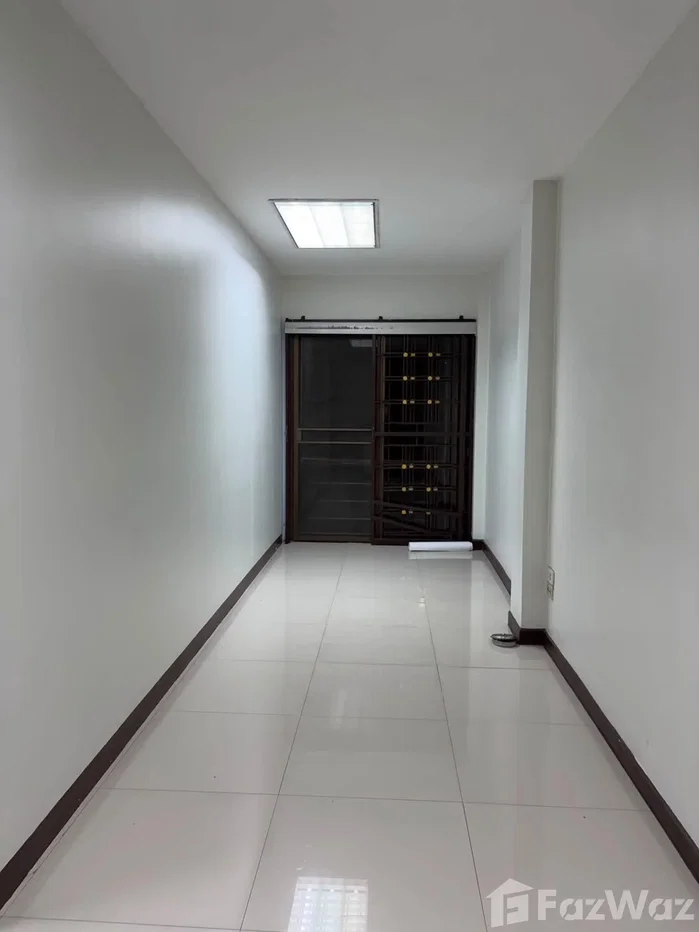 picture 4 Bedroom Townhouse for rent in Bang Chak, Bangkok  6874876 - 9/17