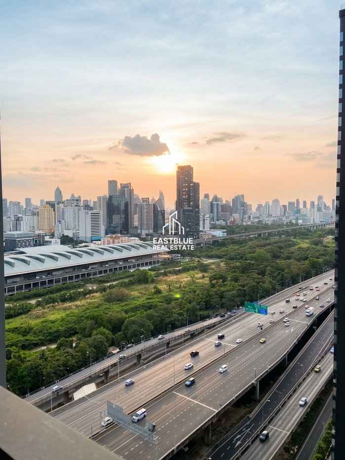picture For Sale: Chewathai Residence Asoke Condo 🏙️ Makkasan Garden View, Private Corner Unit - 4/8