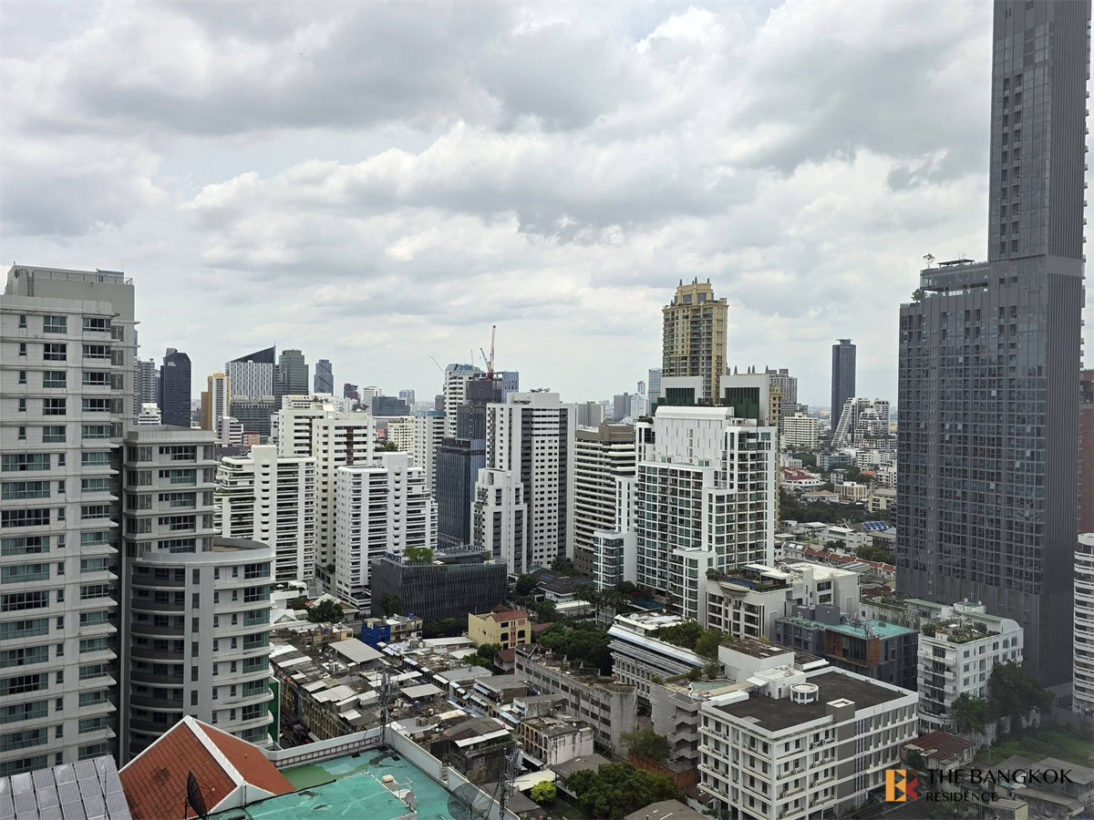 picture Muniq Sukhumvit 23 near MRT Sukhumvit Station Room available, great price - 2/9