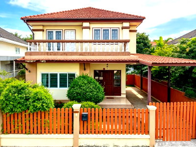Houses for rent Bangkok : 			2-story detached house for rent Ramkhamhaeng-RomKlao 11–17 area. Fully furnished with 4 bed 2 bath a          