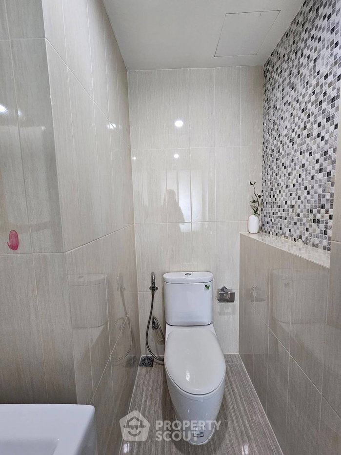 picture 2-BR Condo at Life Ratchadapisek near MRT Huai Khwang (ID 3423965) - 11/12