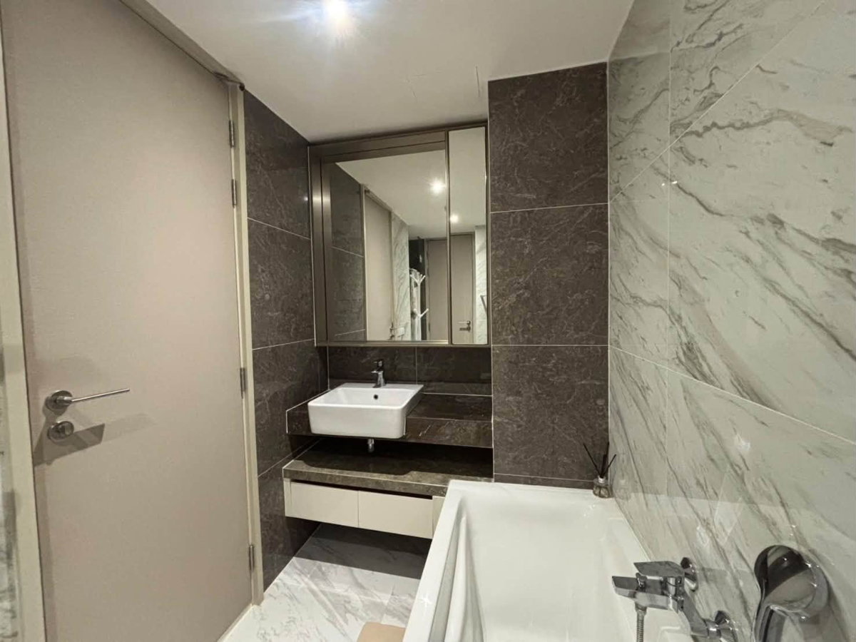 picture Condo for Rent: Fynn Asoke (Sukhumvit 10) (Short-term welcome) Size: 42 sq.m. | 2nd Floor  1 Bedroom | 1 Multi-function room 1 Bathroom with bathtub - 9/10