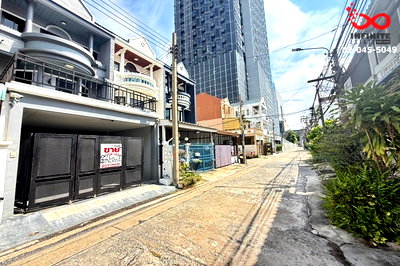 ทาวน์โฮม รัชโยธิน : ขายทาวน์เฮาส์ 3 ชั้น 22 ตรว. พหลโยธิน 27 พร้อมอยู่ ใกล้ BTS พหลโยธิน 24