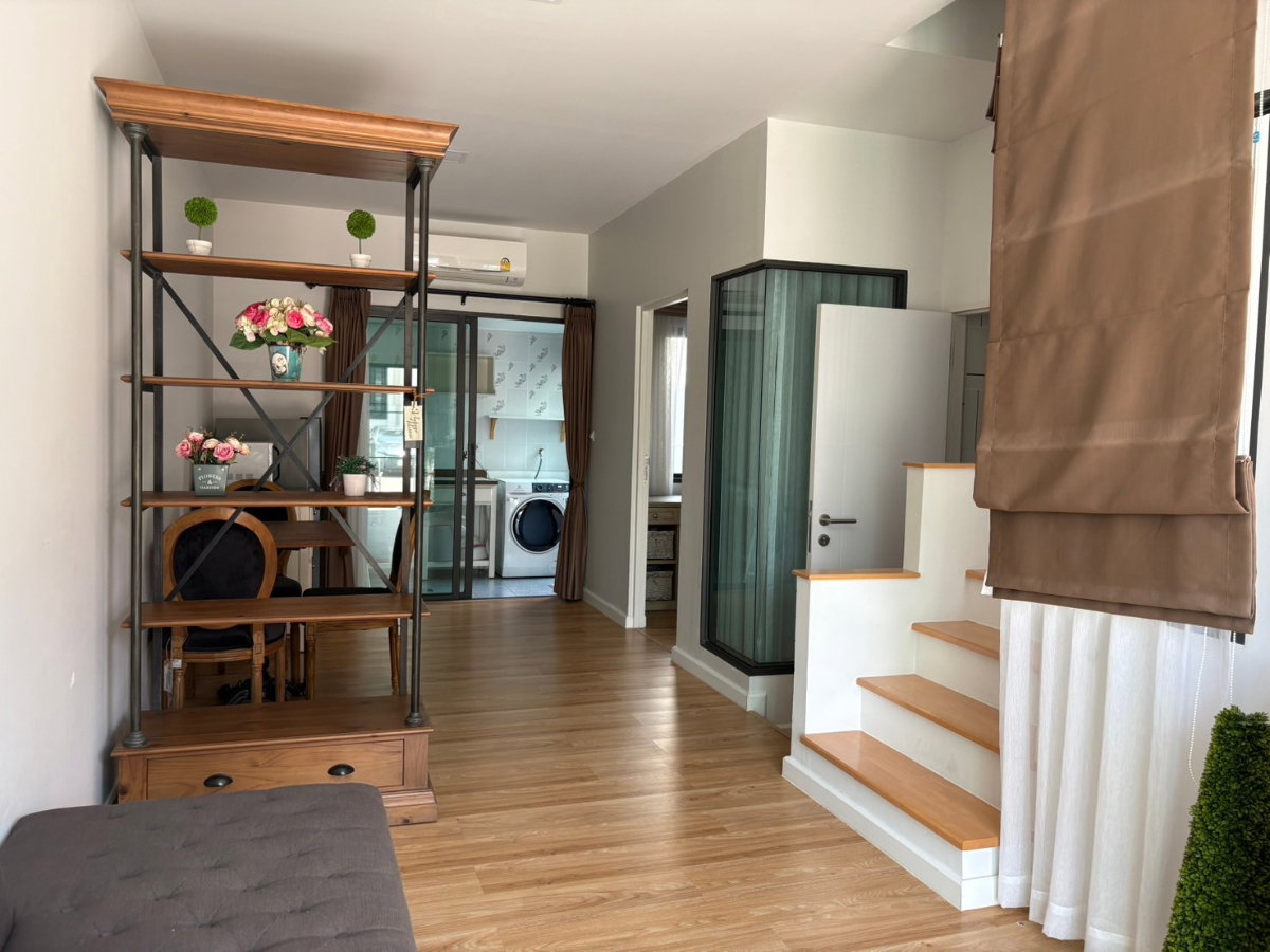รูป 🏡✨ ให้เช่าทาวน์โฮม สิริ เพลส เมกา บางนา | บ้านสวยสไตล์ Luxury Vintage ตรงข้ามคลับเฮาส์ เดินเพียง 10 ก้าวถึงสระว่ายน้ำ! - รูปที่ 2/16