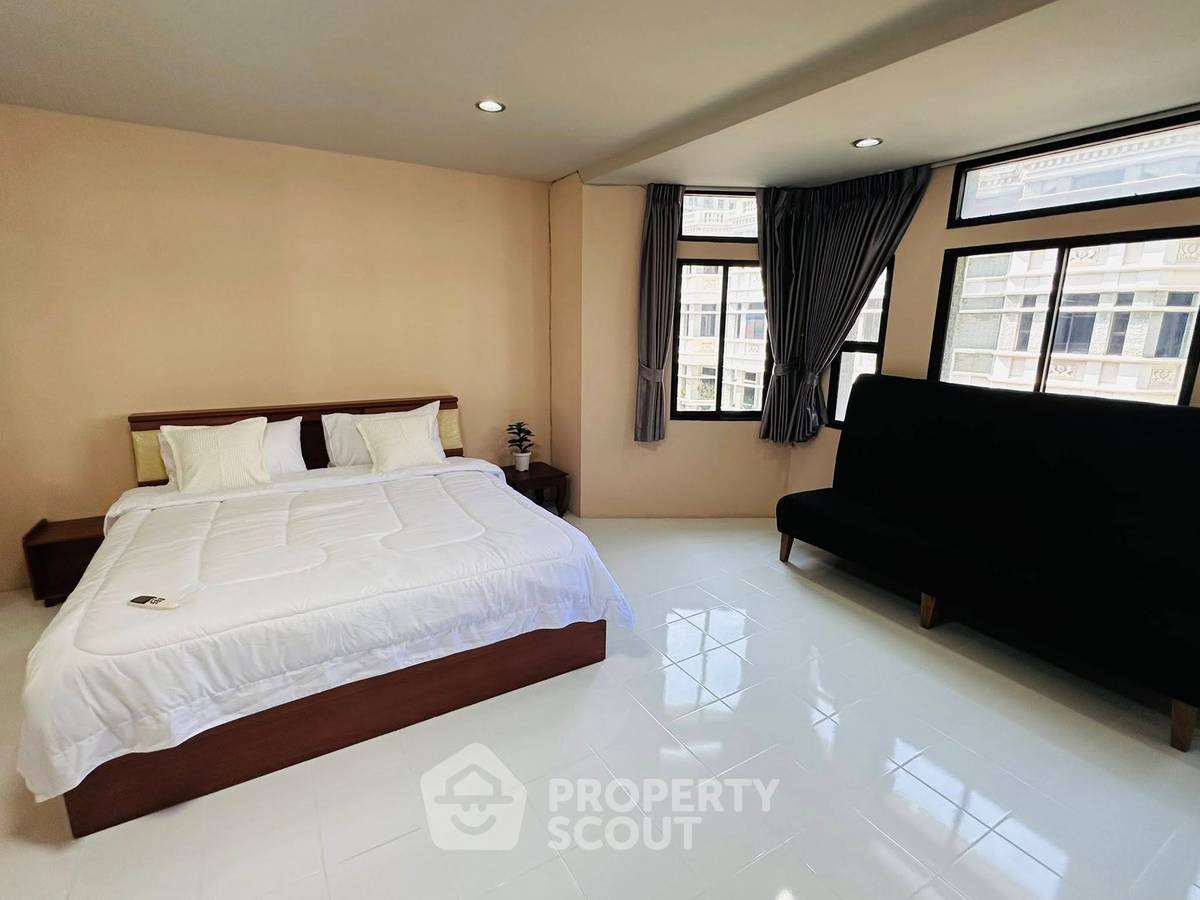 picture Pet-Friendly 4-BR Townhouse, Moo Baan Chicha Castle, MRT Phetchaburi (ID 3423910) - 12/13