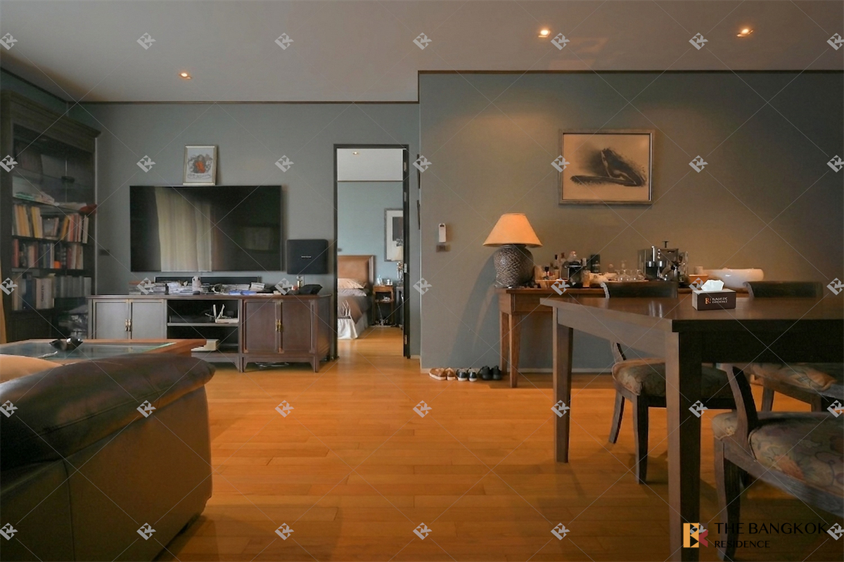picture The Madison Condominium Sukhumvit 41 near BTS Phrom Phong Premium Luxury Condo in Prime Location - 8/10