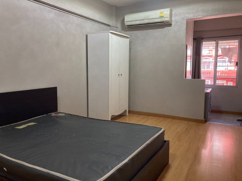 pattanakarn life complex for rent