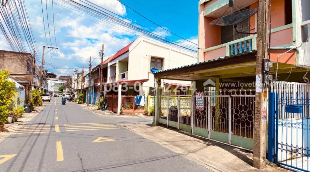 picture sale townhouse at ramintra44 near bts station 170 metres - 3/5
