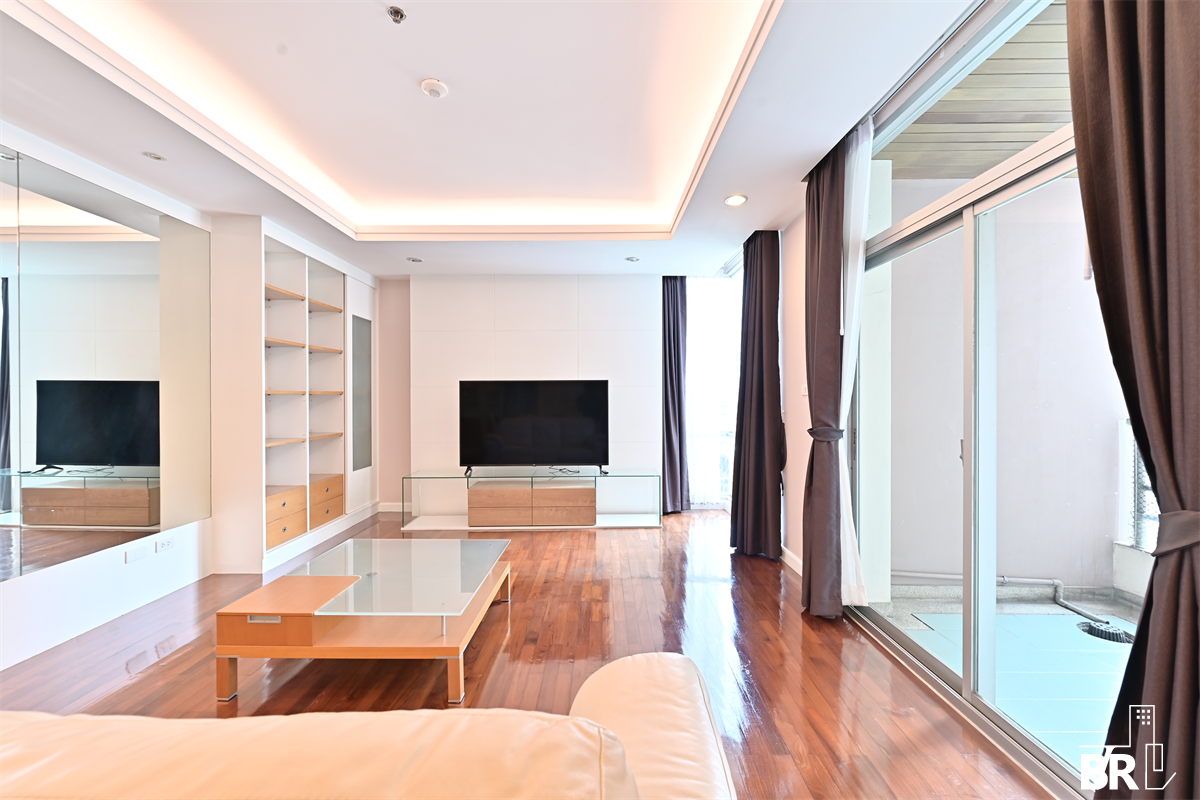 picture Grand Langsuan near BTS Ratchadamri Room available, great price - 5/10