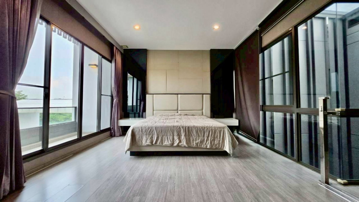 รูป ขาย ทาวน์โฮมหรู เลียบด่วนรามอินทรา Landmark Ekkkamai Ramintra 3 นอน 2 จอด มี skyhall penthouse โปร่งโล่งทะลุ 3 ชั้น เหมาะ ทำ home office - รูปที่ 12/21