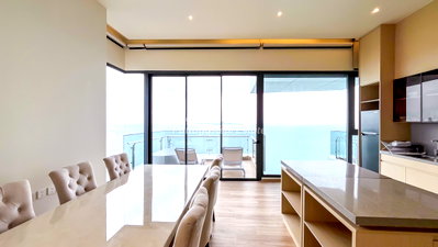 Condos for sale : 🛏️ 3 Bed - 🛁 3 Bath - 🏙️ Sea View - 🌏 FOREIGN name - 🏢 Arom WongAmat Pattaya - Ref: AROM09