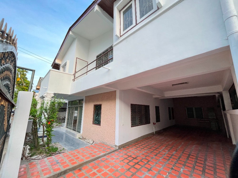 รูป 🏡✨ ให้เช่าบ้านเดี่ยว 2 ชั้น พัฒนาการ 39 หมู่บ้านปรีชา 1 | เฟอร์นิเจอร์ครบ พร้อมอยู่ ใกล้ Airport Rail Link หัวหมาก - รูปที่ 2/10