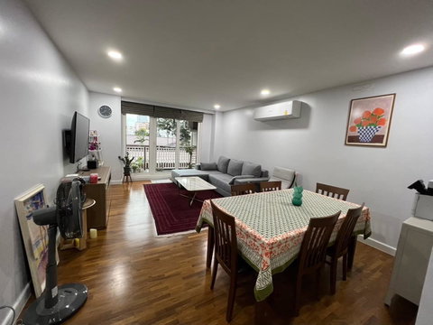เช่าโคンドในใจกลางเมือง! Baan Siri 13 3 ห้องนอน ใกล้ BTS Nana 
ใหญ่สะดวก 114 ตรม. เพียง 50,000 บาท/เดือน อุ่นใจด้วยสิ่งอำนวยความสะดวกครบครัน