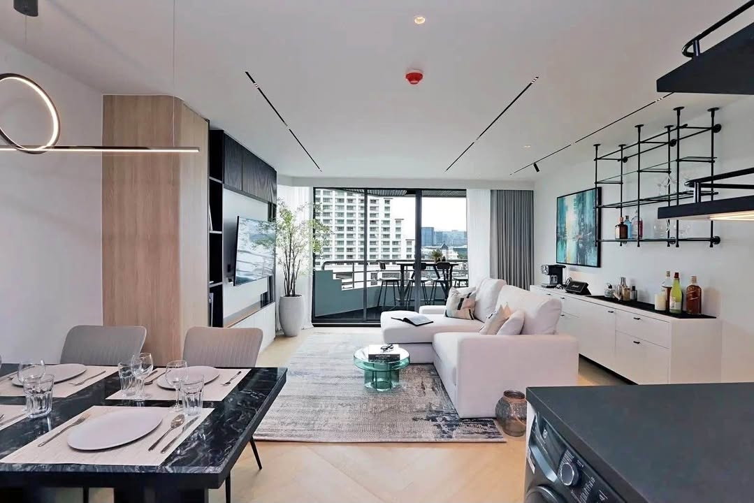 picture Lake Avenue Condo for Sale: 1 Bed, Prime Asoke Location! 🏙️ - 1/9