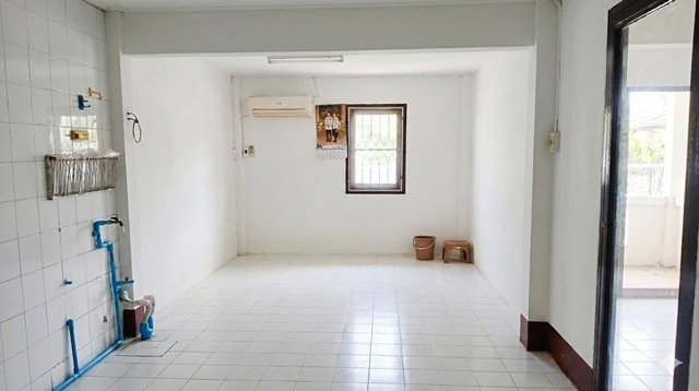 รูป บางนา-ตราด49-55 เปิดซิง!  บ้านใหม่  แอร์ใหม่ 3ตัว  50 ตรว. 200 ตรม. จอดรถ3คัน สนามบินสุวรรณภูมิ เมกาบางนา  โลตัสบางนา ขนาดใหญ่ เพียง 900ม. - รูปที่ 4/8