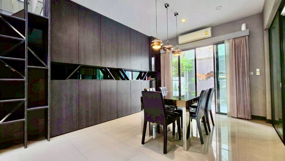 รูป ขาย ทาวน์โฮมหรู เลียบด่วนรามอินทรา Landmark Ekkkamai Ramintra 3 นอน 2 จอด มี skyhall penthouse โปร่งโล่งทะลุ 3 ชั้น เหมาะ ทำ home office - รูปที่ 14/21
