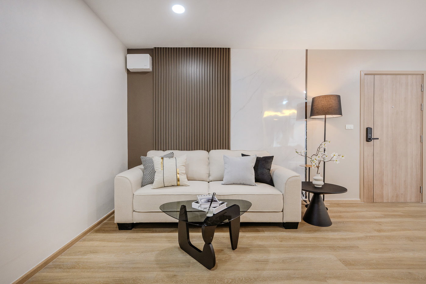 picture The Excel Hideaway Condo Sukhumvit 71
2 bedrooms near BTS Phra Khanong for only 4.19 million! - 4/9