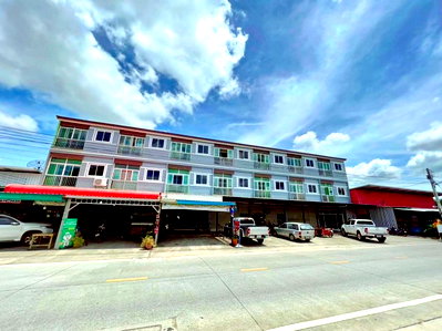 Townhouses for rent Chonburi : 			Located in the Nong Kho community in Si Racha this 3-story home office features 4 bed and 5 bath. Situated 350 m. from CJ More Nong Kho and          