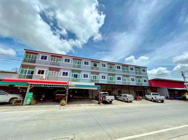 รูป ชุมชนหนองค้อ ศรีราชา โฮมออฟฟิศ 3 ชั้น 4 นอน 5 น้ำ ใกล้ซีเจ มอร์ หนองค้อ 350 ม.ทำเลใกล้ชุมชน เหมาะสำหรับลงทุนทำธุรกิจหรือใช้เป็นที่พักอาศัย - รูปที่ 1/8