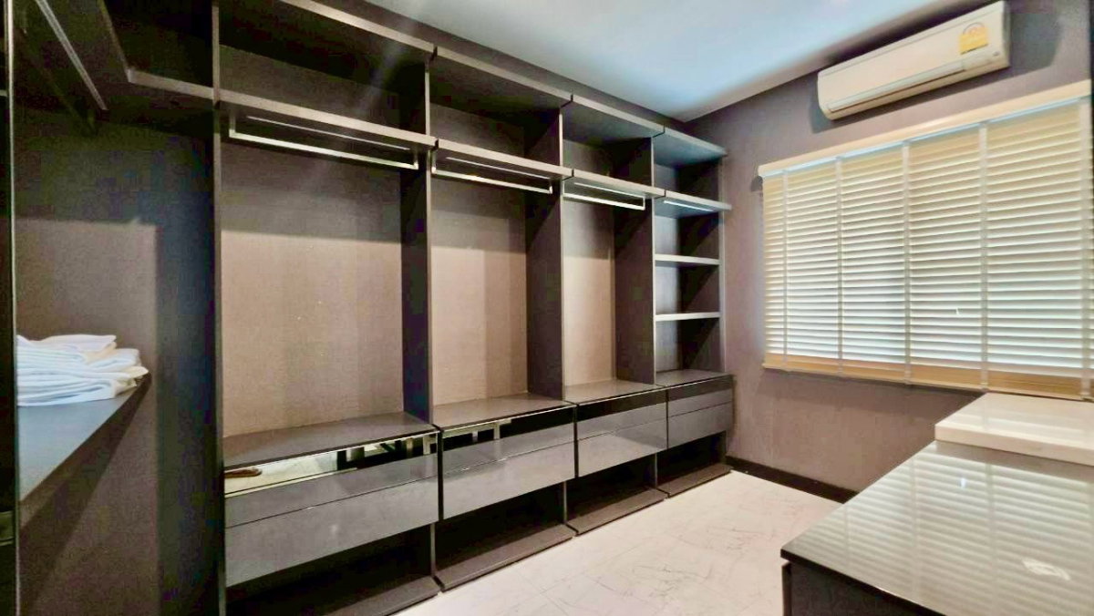 รูป ขาย ทาวน์โฮมหรู เลียบด่วนรามอินทรา Landmark Ekkkamai Ramintra 3 นอน 2 จอด มี skyhall penthouse โปร่งโล่งทะลุ 3 ชั้น เหมาะ ทำ home office - รูปที่ 11/21