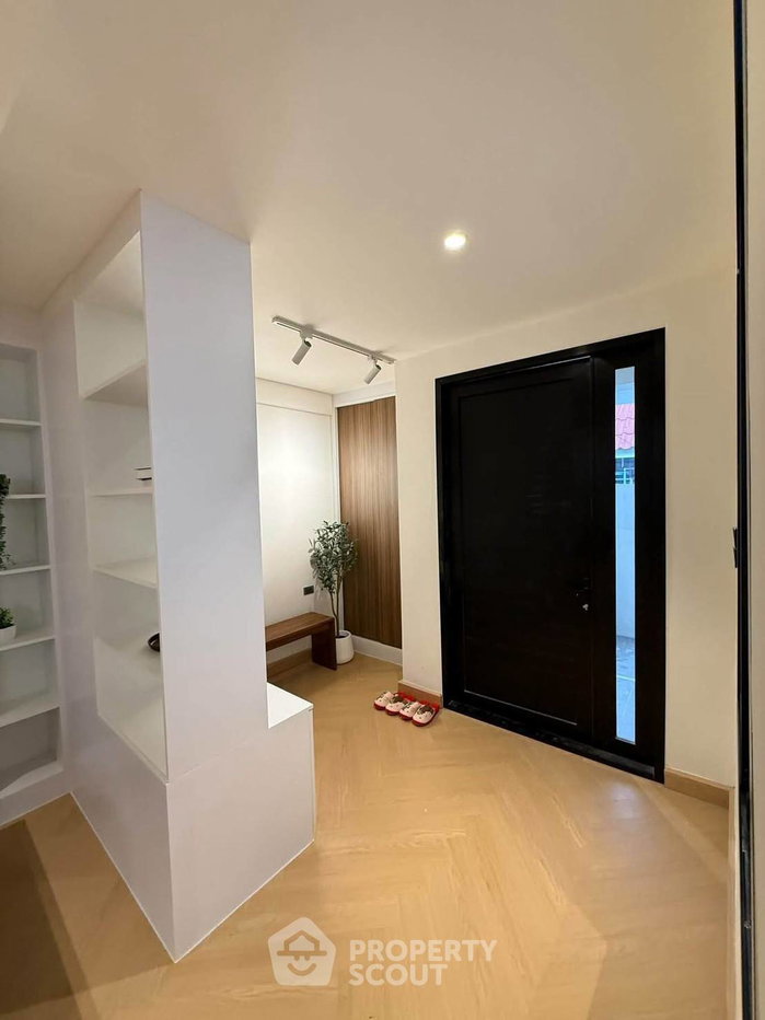 picture 3-BR Townhouse At Private Courtyard Residence 41, Chatuchak (ID 3420853) - 10/18