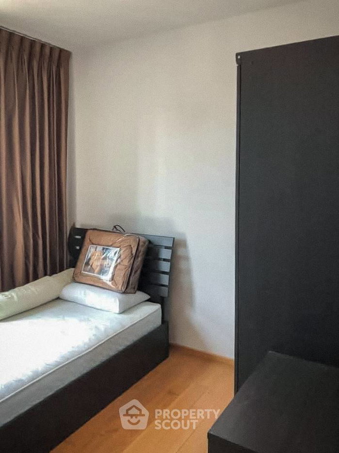 picture Great Value 20th-Floor 2-BR Hive Taksin, 100m To BTS Wongwian Yai (ID 3423990) - 4/10