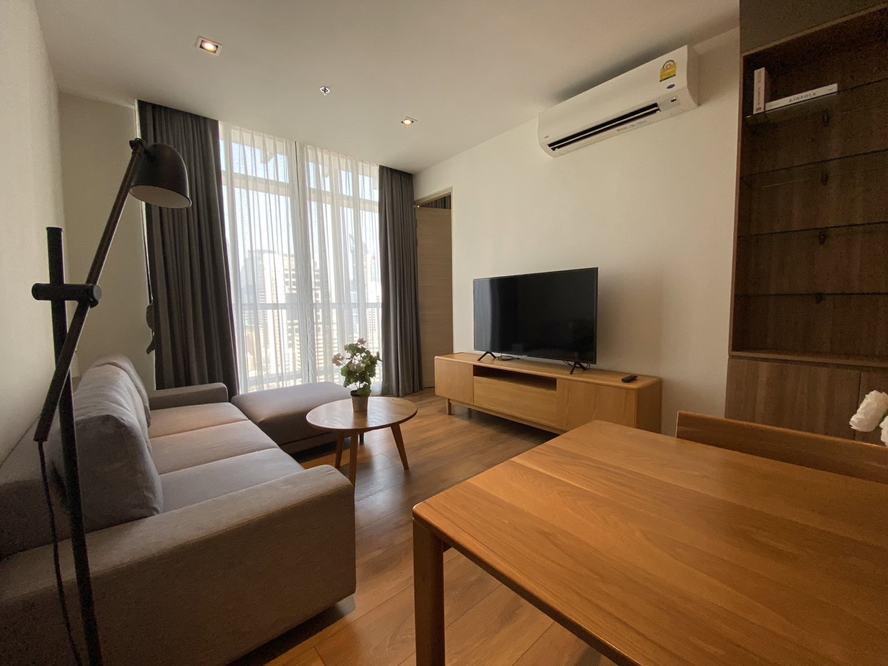 รูป คอนโดหรูใจกลางพร้อมพงษ์ 2 ห้องนอน 55 ตร.ม. 
ยืนราคา 10 ล้านบาท พร้อมสิ่งอำนวยความสะดวกครบ! - รูปที่ 1/7