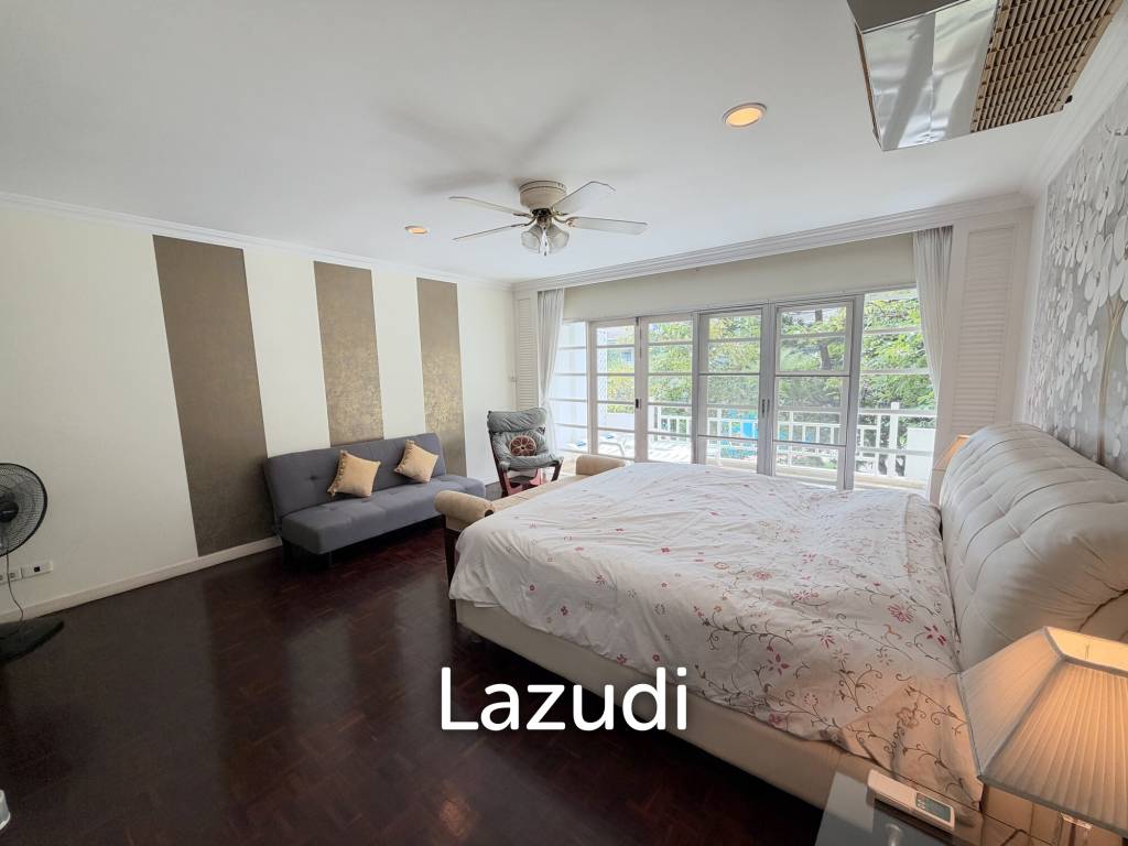 picture City location / 4 bedrooms + 4 bathrooms / huge pool - 11/44