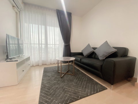 For Rent❗️𝟏 𝐁𝐞𝐝𝐫𝐨𝐨𝐦 46 Sq.m. “ 𝐑𝐡𝐲𝐭𝐡𝐦 𝐑𝐚𝐭𝐜𝐡𝐚𝐝𝐚 “ Next to MRT-Ratchadapisek