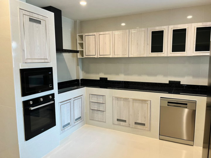 picture Crown Estate 4 bed 3 bath ECL #219 - 4/11