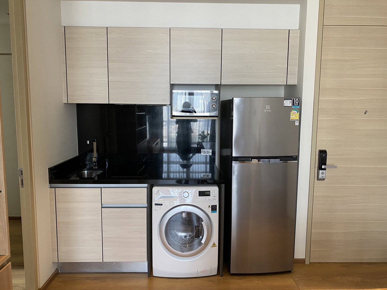รูป คอนโดหรูใจกลางพร้อมพงษ์ 2 ห้องนอน 55 ตร.ม. 
ยืนราคา 10 ล้านบาท พร้อมสิ่งอำนวยความสะดวกครบ! - รูปที่ 6/7