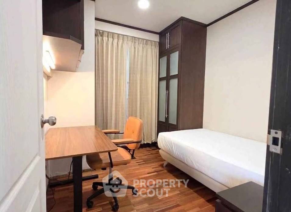 picture 3-BR Condo at Sathorn House Condominium near BTS Surasak (ID 3384376) - 3/11