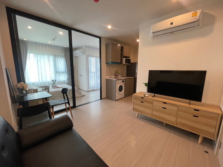 picture Luxury condo for rent next to the BTS Green Line. - 4/7