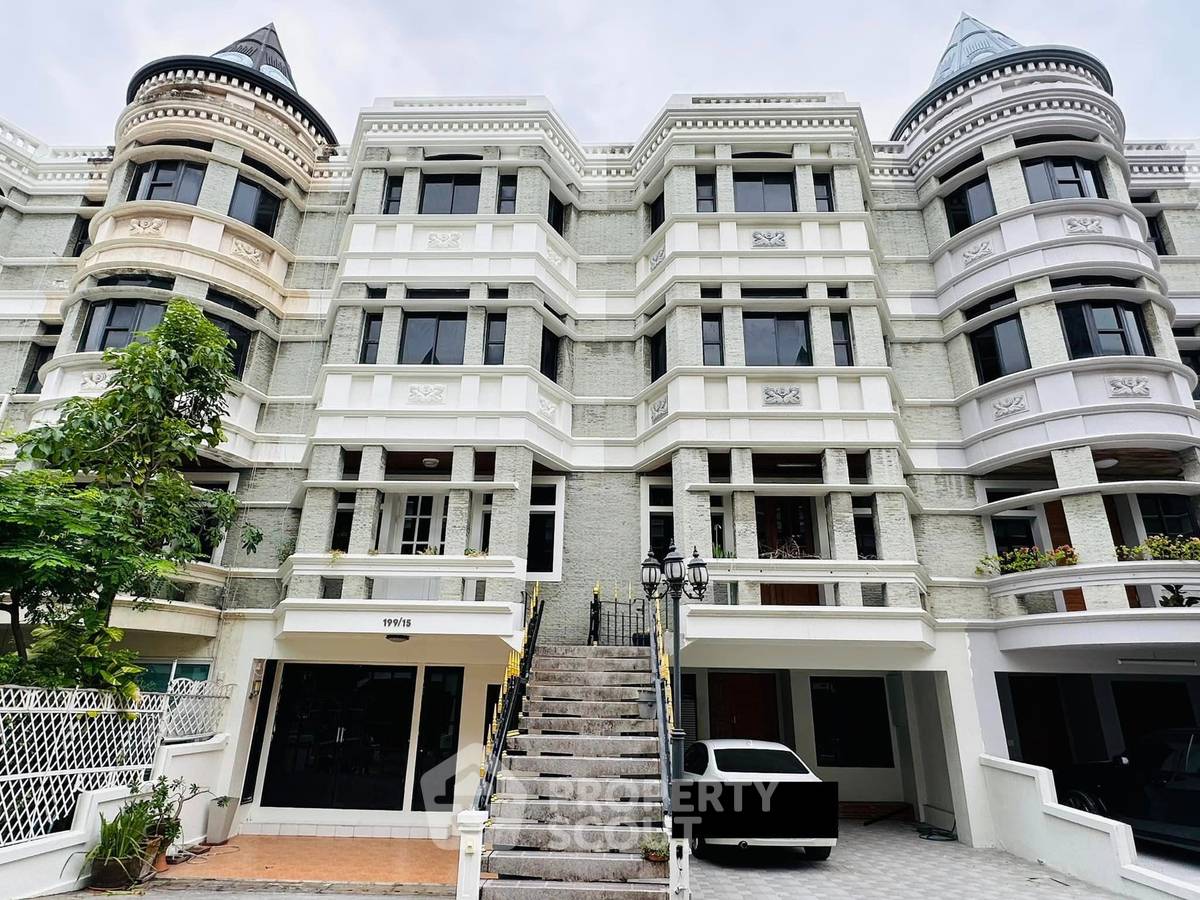 picture Pet-Friendly 4-BR Townhouse, Moo Baan Chicha Castle, MRT Phetchaburi (ID 3423910) - 2/13