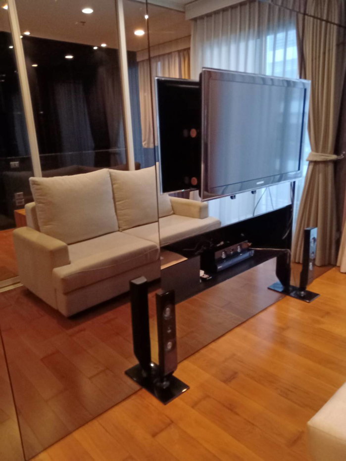 รูป ใจกลางกรุง! คอนโดหรูสไตล์ The Vertical Aree 🏢💎
ขนาด 40.51 ตร.ม. 1 ห้องนอน 1 ห้องน้ำ เพียง 5 ล้านบาท! 🔥🤑
พร้อมสวีทพูล, สปา, ฟิตเนส และความปลอดภัยระดับ 5 ดาว! 🏊‍♀️💆‍♀️💪 - รูปที่ 2/8