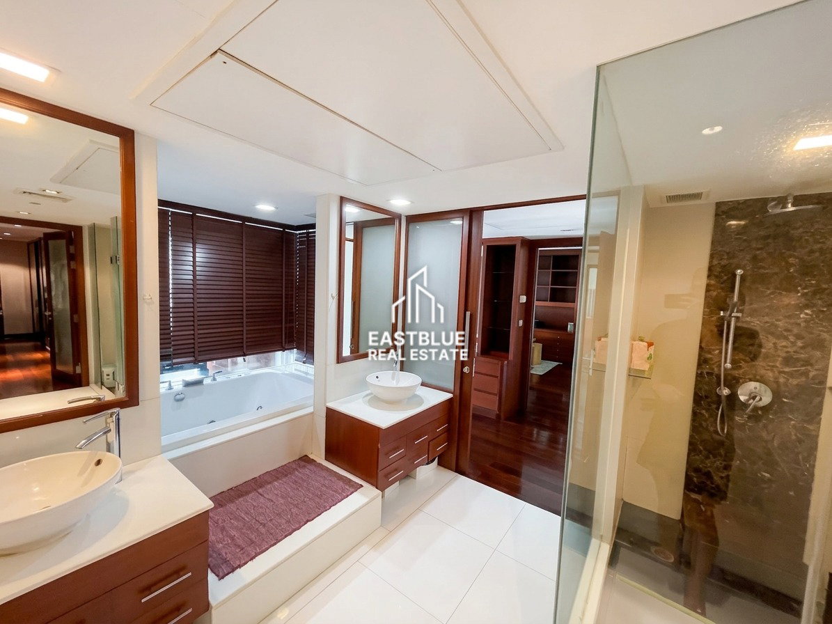 picture 🏡 Luxury 3-Bed Condo at Le Raffine Sukhumvit 31 | Prime Phrom Phong Location

💎 Spacious 385 sqm Elegance - Only 65M THB, Steps from BTS! - 6/9