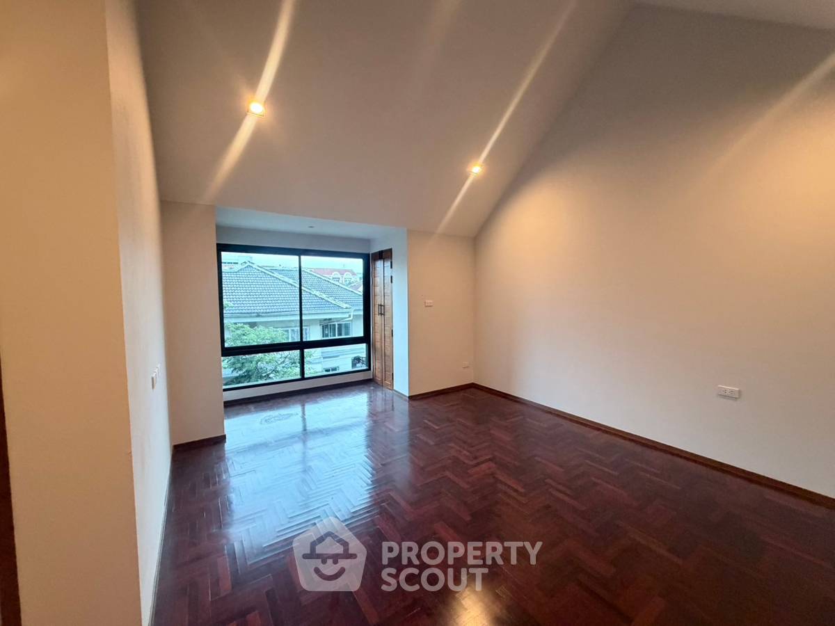 รูป ทาวน์เฮ้าส์ 3-ห้องนอน ใน สะพานสอง (ID 3404045) - รูปที่ 10/10
