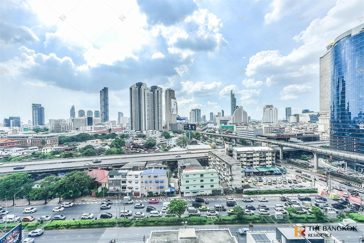 picture The Bangkok Sathorn Private Unit, Fully Equipped Common Area near BTS Surasak - 3/10
