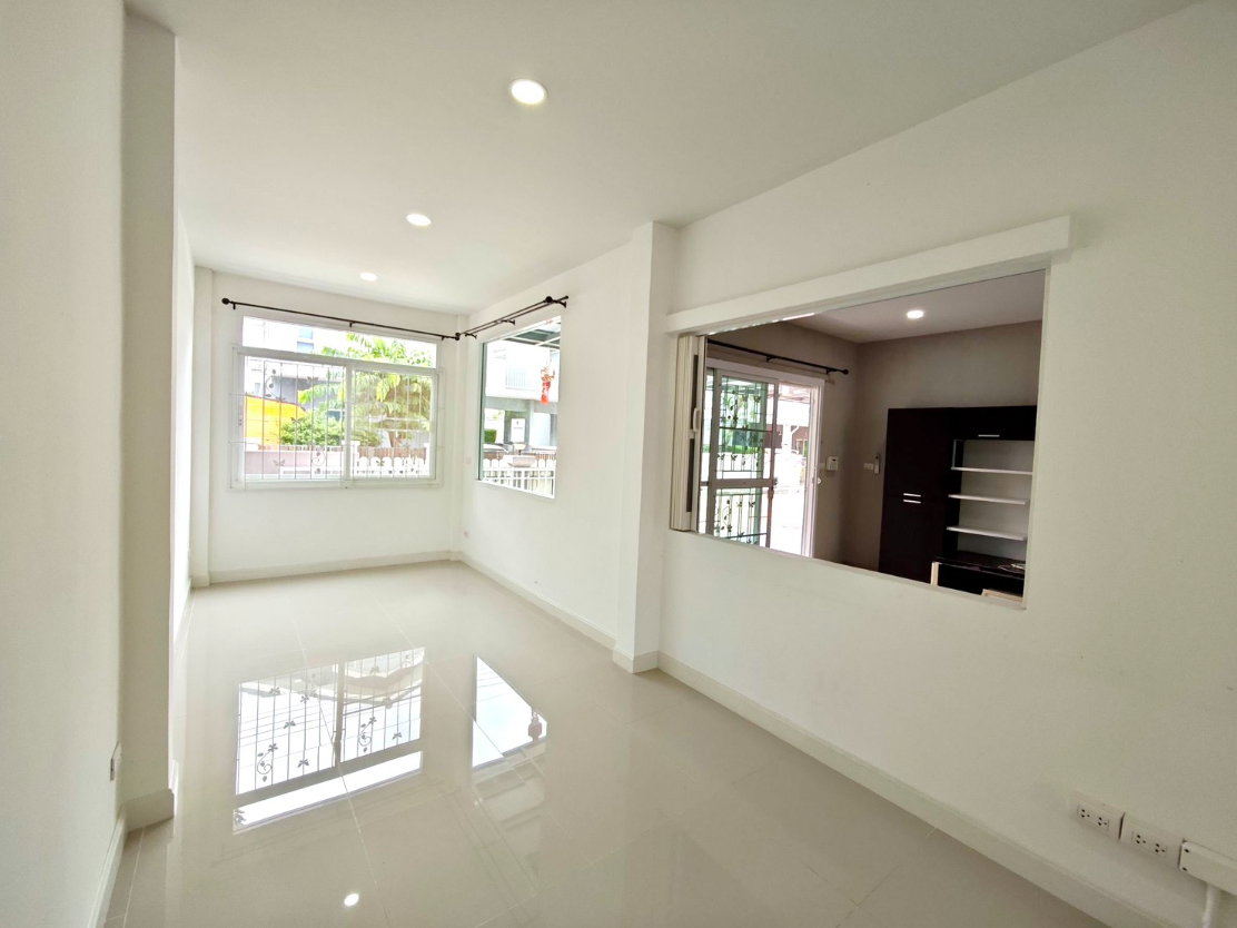 รูป ขายบ้านแฝด น้ำไม่ท่วม Perfect Park รังสิต 2 เดินทางสะดวก ใกล้ทางด่วน ต่อเติมเพิ่มพื้นที่ใช้สอย พร้อมเข้าอยู่ - รูปที่ 6/15