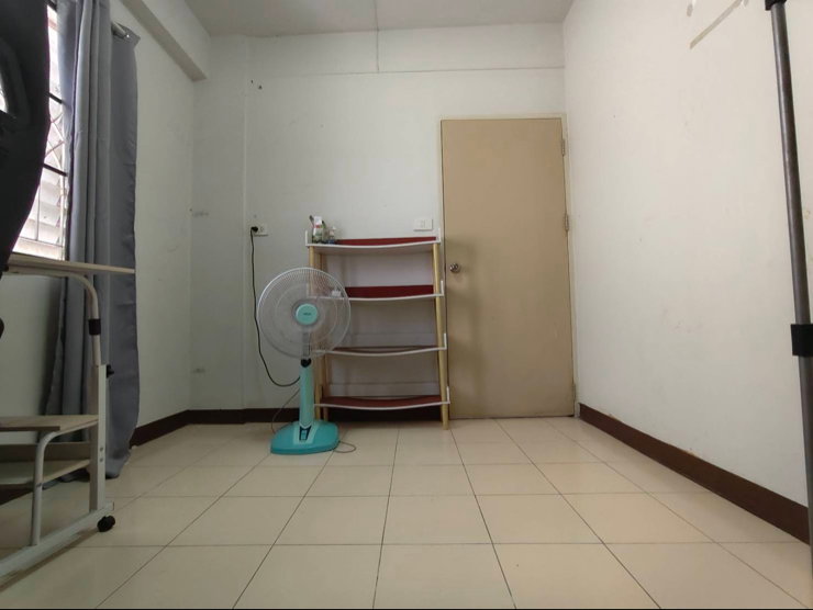รูป ขาย เอื้ออาทรป่าตัน เชียงใหม่ อาคาร 20 ชั้น 3 ห้องมุม 740,000 บาท ค่าโอนคนละครึ่ง พร้อมเฟอร์นิเจอร์หิ้วกระเป๋าเข้าอยู่ได้เลย สนใจนัดชมห้อง 088-8822598 - รูปที่ 8/14