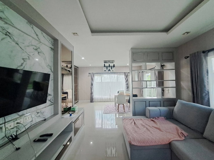 บ้านแต่งสวยพร้อมเข้าอยู่ ม.โกลเด้นท์ นีโอ บางนา-กิ่งแก้ว
