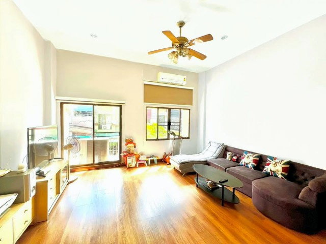 picture Townhome for rent in Meng Jai Lat Phrao 76–82. This 3-story corner unit features 3 bed and 4 bath in a quiet private setting. - 4/8