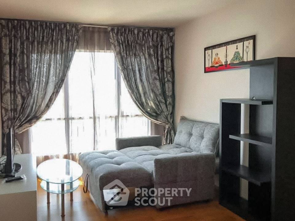picture Great Value 20th-Floor 2-BR Hive Taksin, 100m To BTS Wongwian Yai (ID 3423990) - 1/10