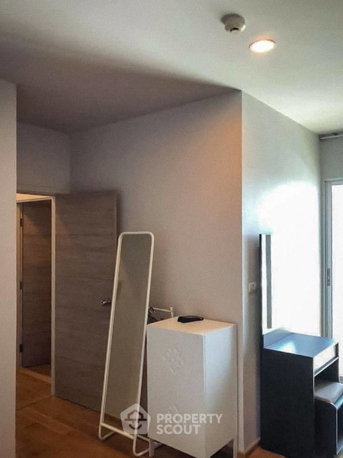 picture Great Value 20th-Floor 2-BR Hive Taksin, 100m To BTS Wongwian Yai (ID 3423990) - 8/10