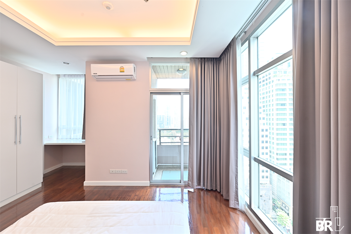 picture Grand Langsuan near BTS Ratchadamri Room available, great price - 7/10