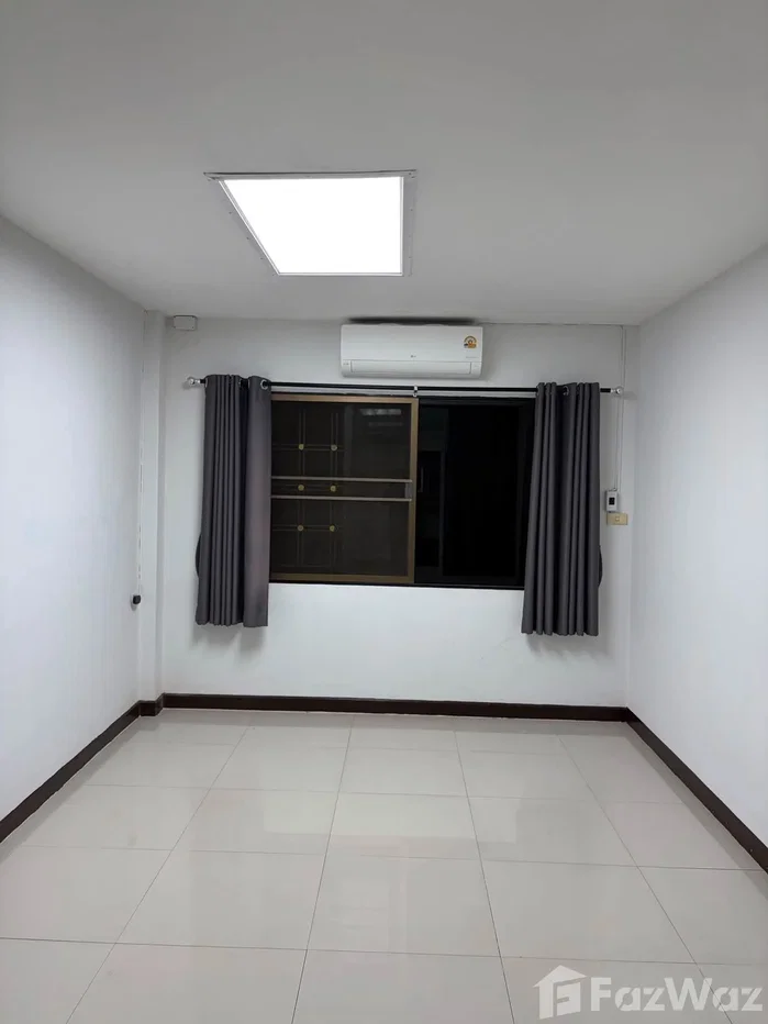 picture 4 Bedroom Townhouse for rent in Bang Chak, Bangkok  6874876 - 11/17