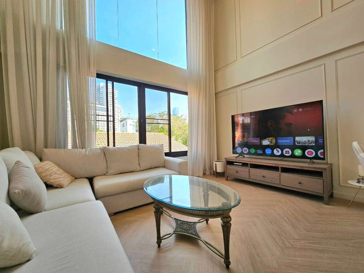 รูป 📍ให้เช่า ✨Luxury Townhome on Sukhumvit 49✨3 ห้องนอน 3 ห้องน้ำ ขนาด ตร.วา | 200 ตร.ม Tel.0982645161 - รูปที่ 1/10