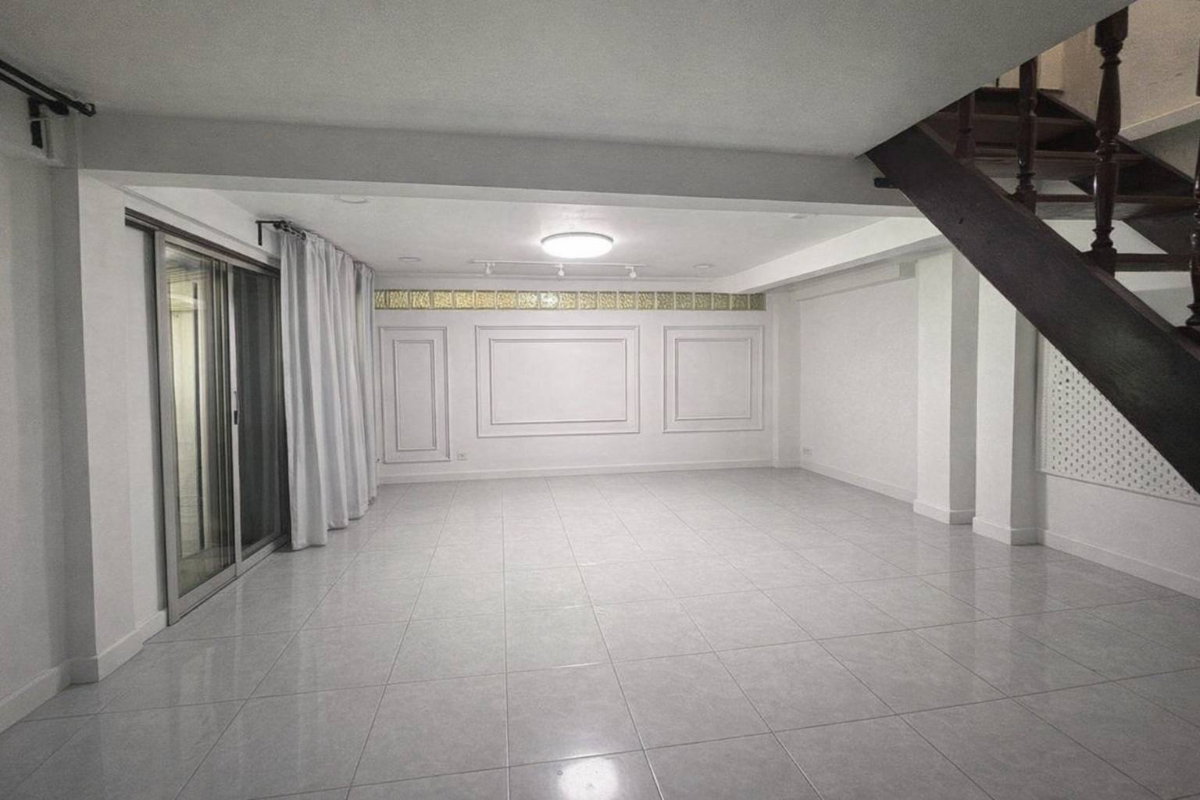 รูป ขายบ้านเดี่ยว 2 ชั้น หมู่บ้านมิตรภาพ 1 อ่อนนุช 46 ที่ดินใหญ่ 87 ตร.ว. 5 ห้องนอน จอดรถได้ 6 คันขึ้นไป - รูปที่ 3/13
